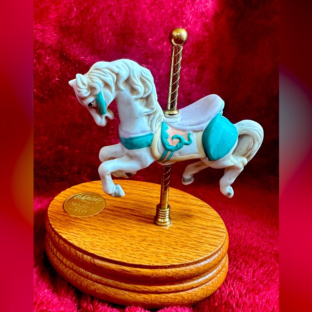 Vintage Willits music carousel pony